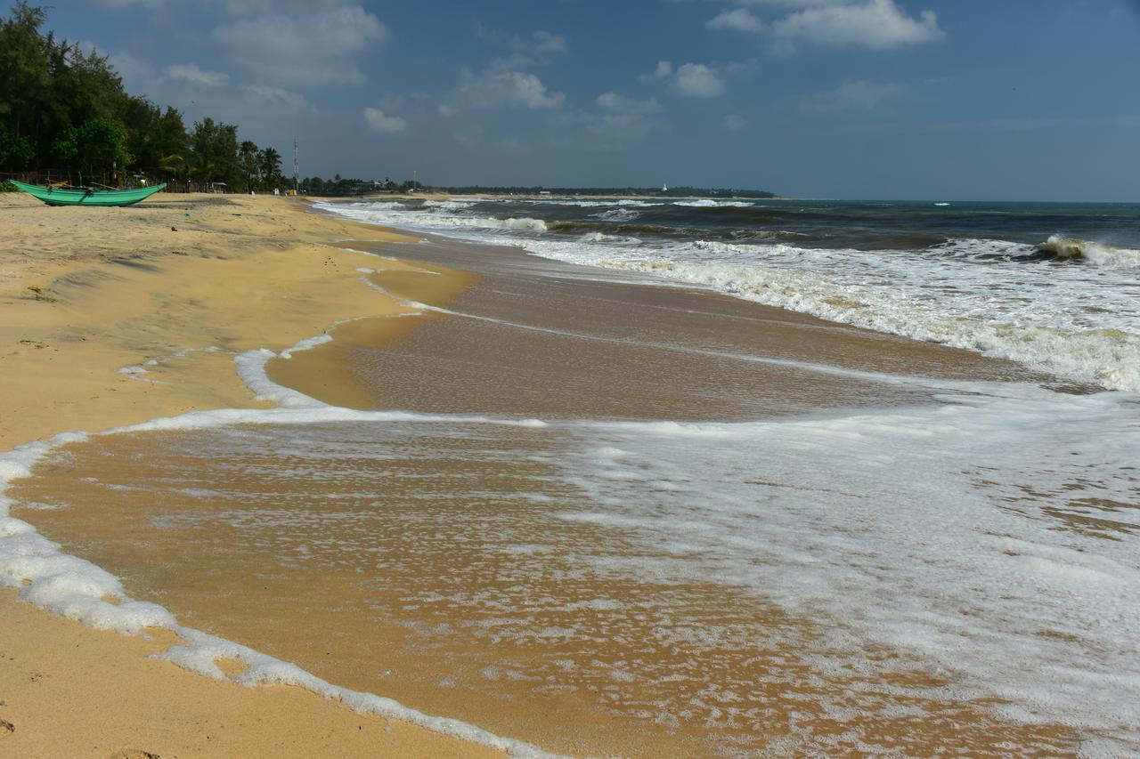 Surf Beach Hotel Arugam Bay Exteriör bild